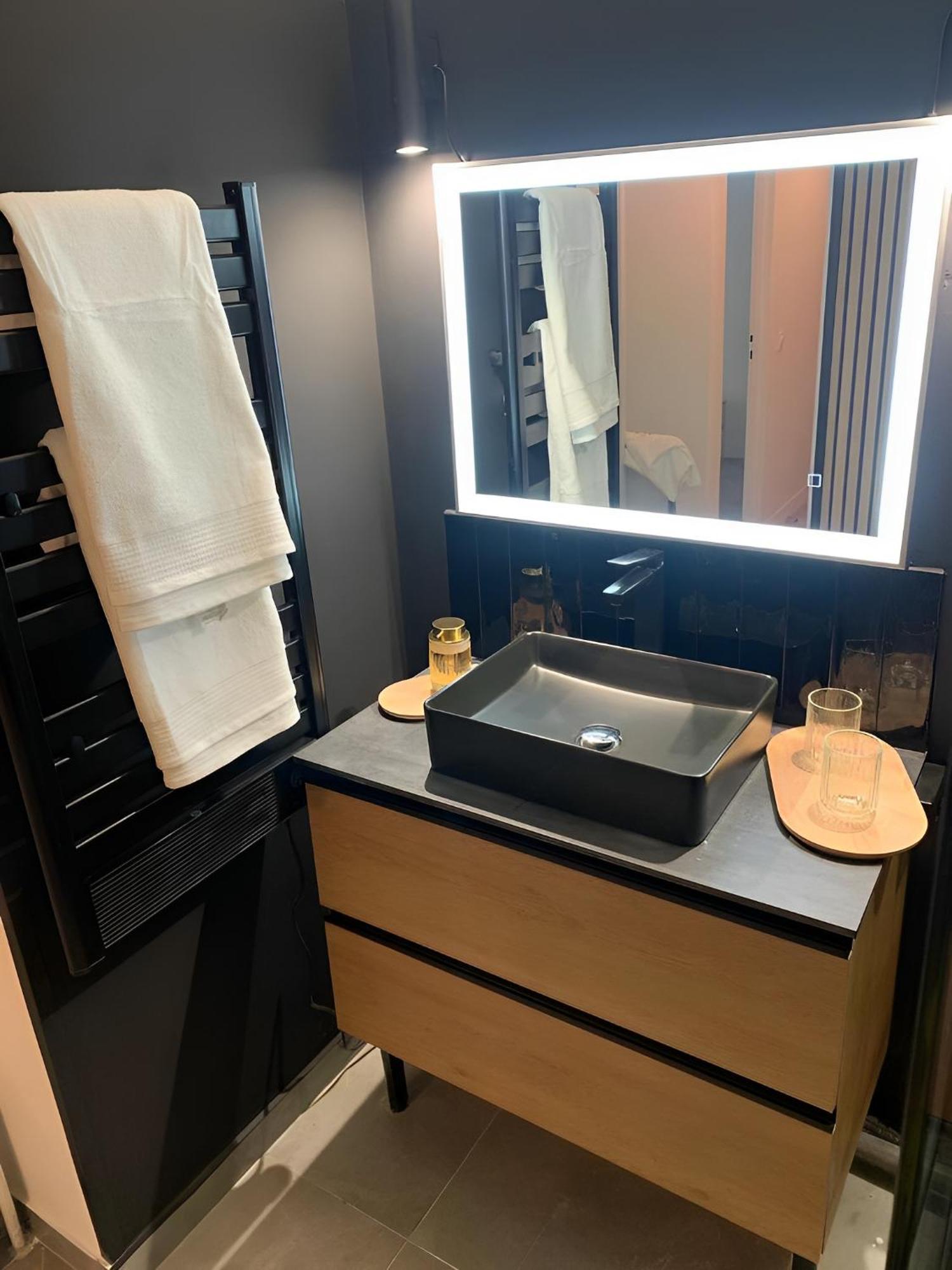 Magnifique Appartement, 3 Min De Paris Levallois-Perret Eksteriør billede